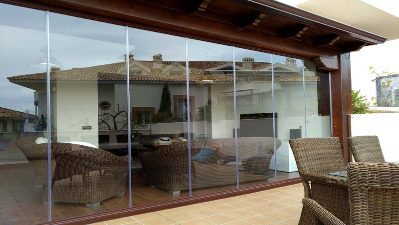 pergola de madera con lucernarios en marbella
